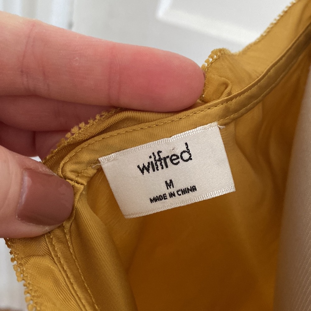 Beautiful Aritzia gold satin camisole from Wilfred brand. MSRP 68$ - Picture 7 of 9